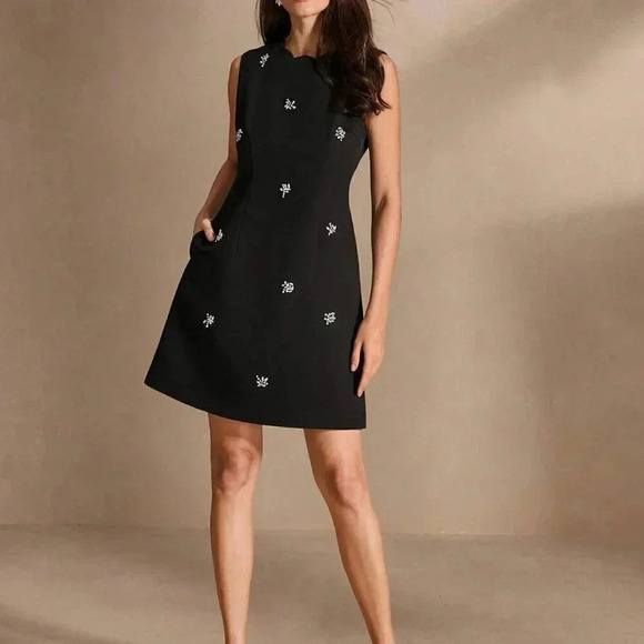 Black Elegant Women's Round Neckline Sleeveless Dress - Picture 4 of 7